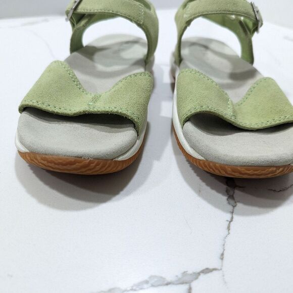 L.L. Bean lime green comfor sued leather open toe adjustable Buckle Sandals sz 6 - Picture 3 of 9